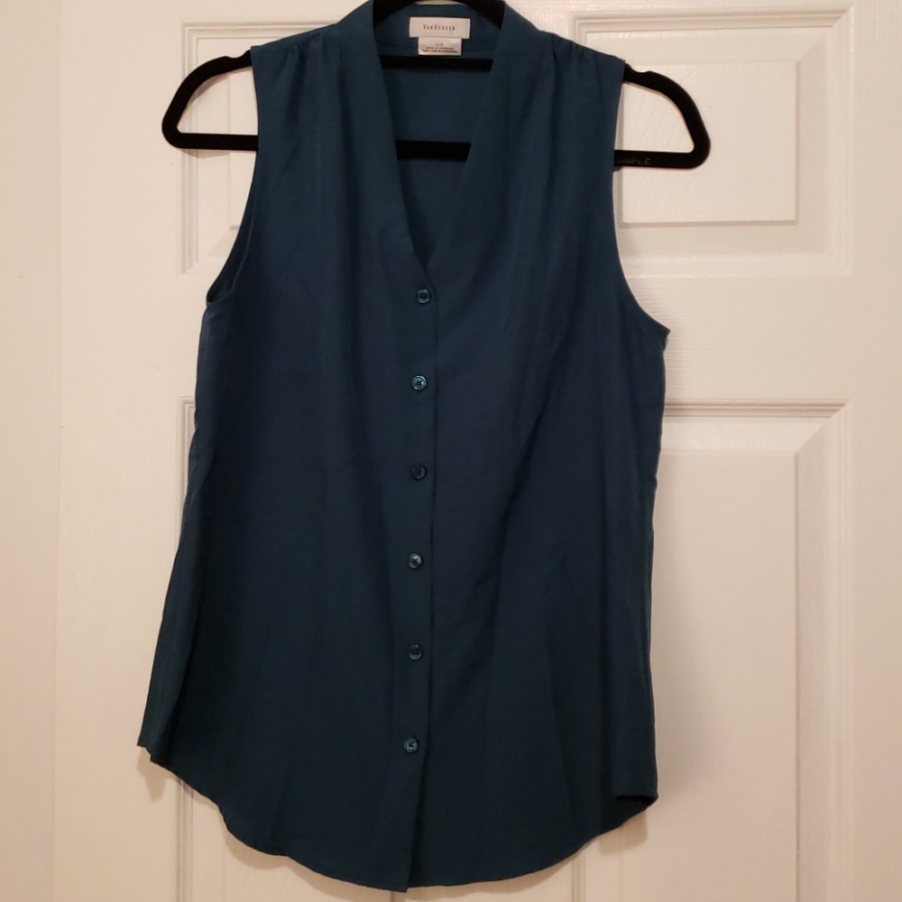 Van Heusen V-Neck Sleeveless Blouse. NWOT.